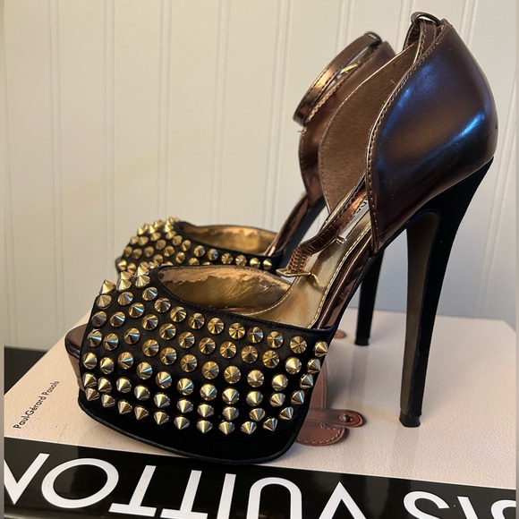 Steve Madden Black and Gold Spiked Heels - Picture 10 of 16